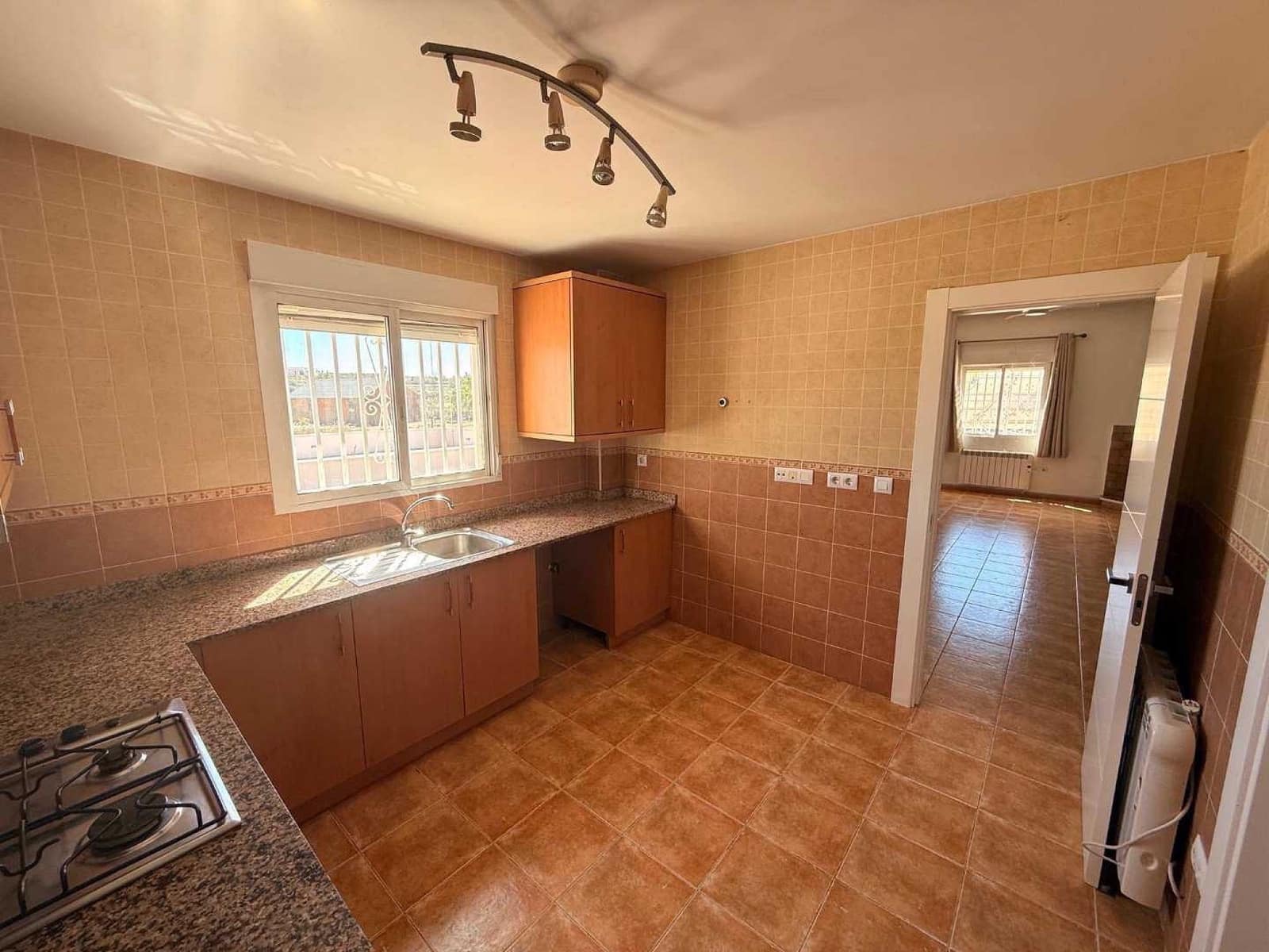 3 bedroom Villa for sale in Pinoso with pool garage - € 350,000 (Ref: 9835136)