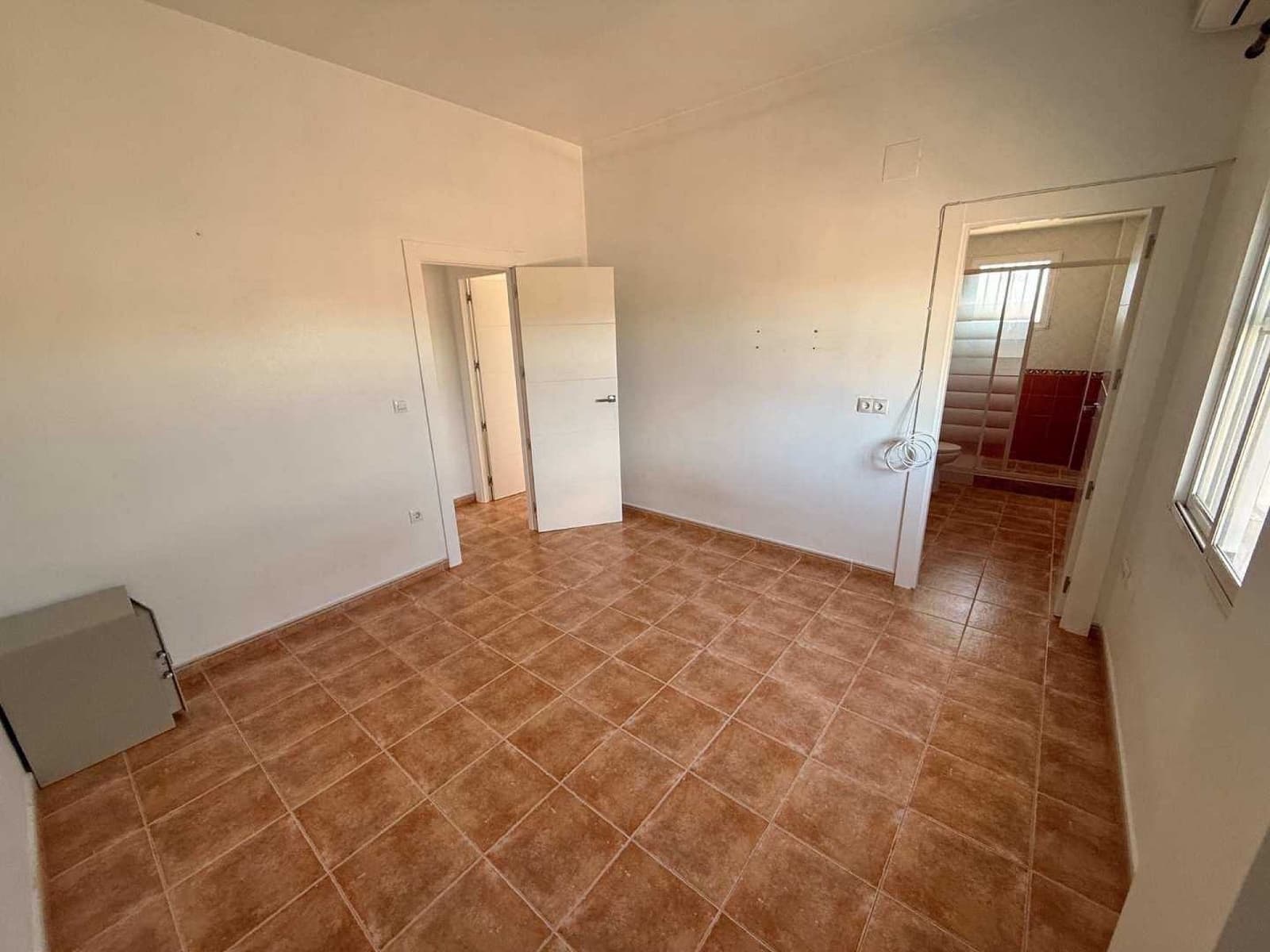 3 bedroom Villa for sale in Pinoso with pool garage - € 350,000 (Ref: 9835136)