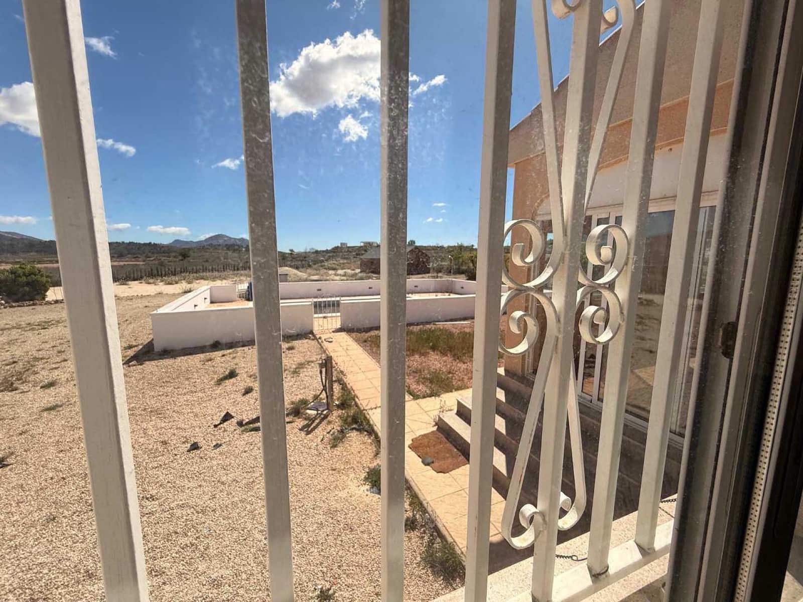3 bedroom Villa for sale in Pinoso with pool garage - € 350,000 (Ref: 9835136)