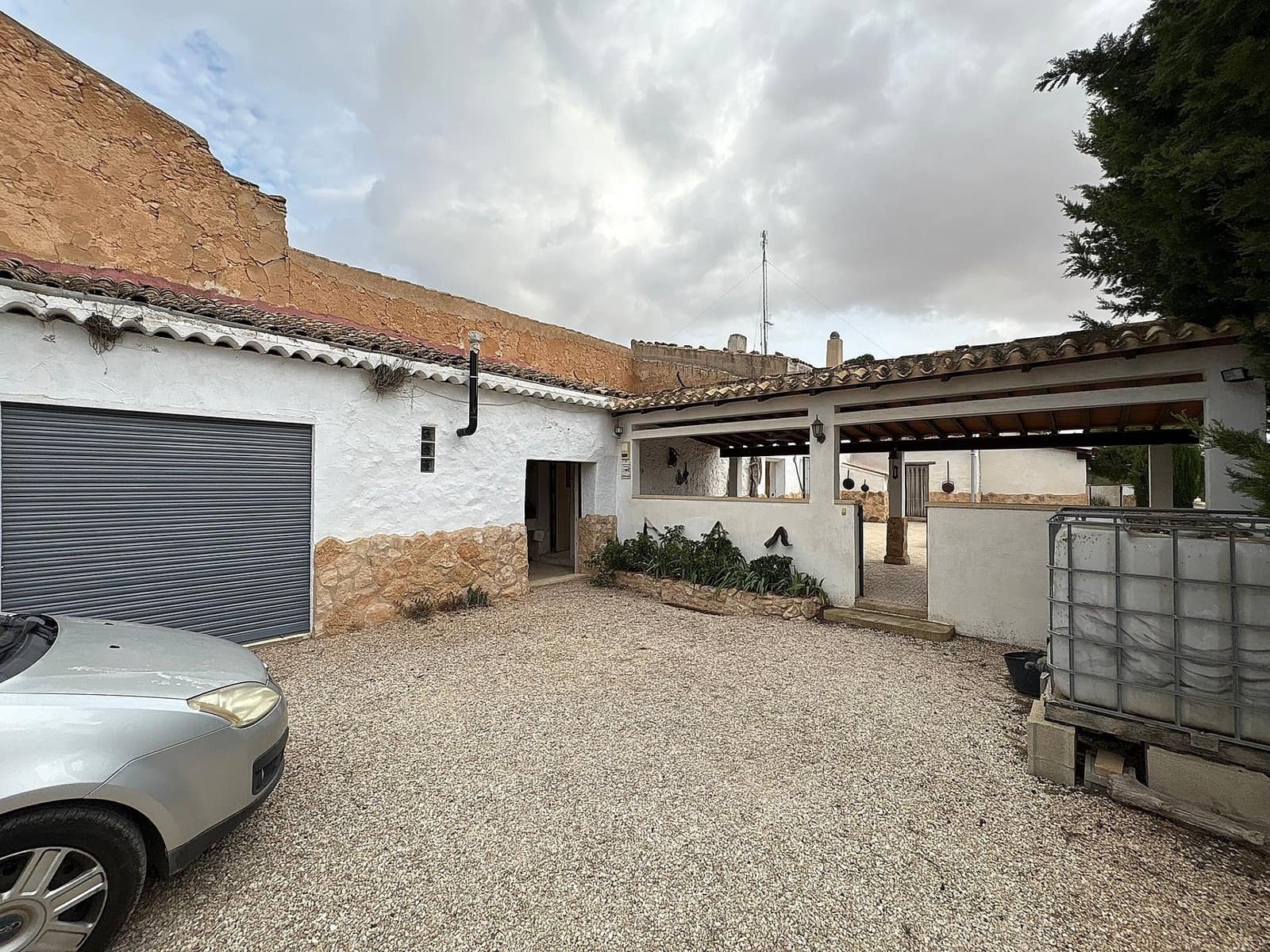 5 quarto Moradia Geminada para venda em Pinoso com piscina garagem - 299 995 € (Ref: 9844797)