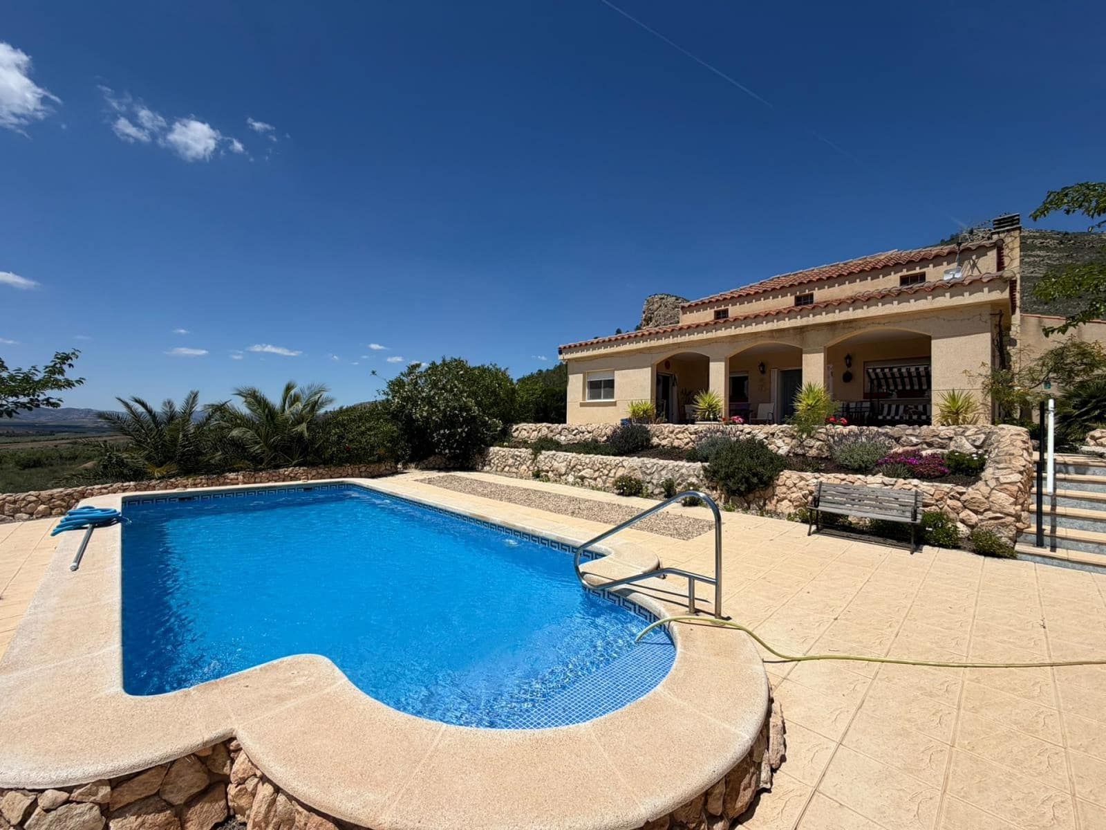 3 slaapkamer Villa te koop in Sax met zwembad garage - € 349.995 (Ref: 9848958)