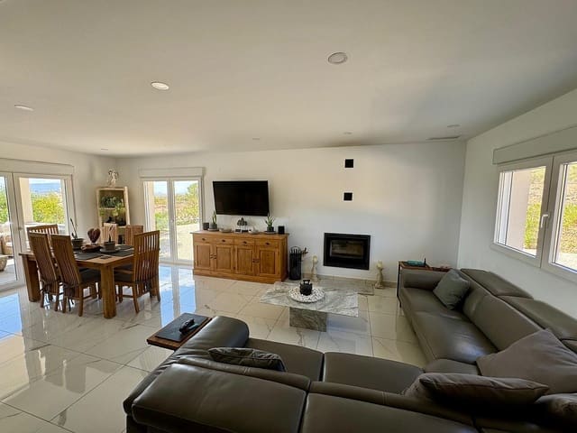 5 Zimmer Villa zu verkaufen in Pinoso mit Pool Garage - 675.000 € (Ref: 9854817)