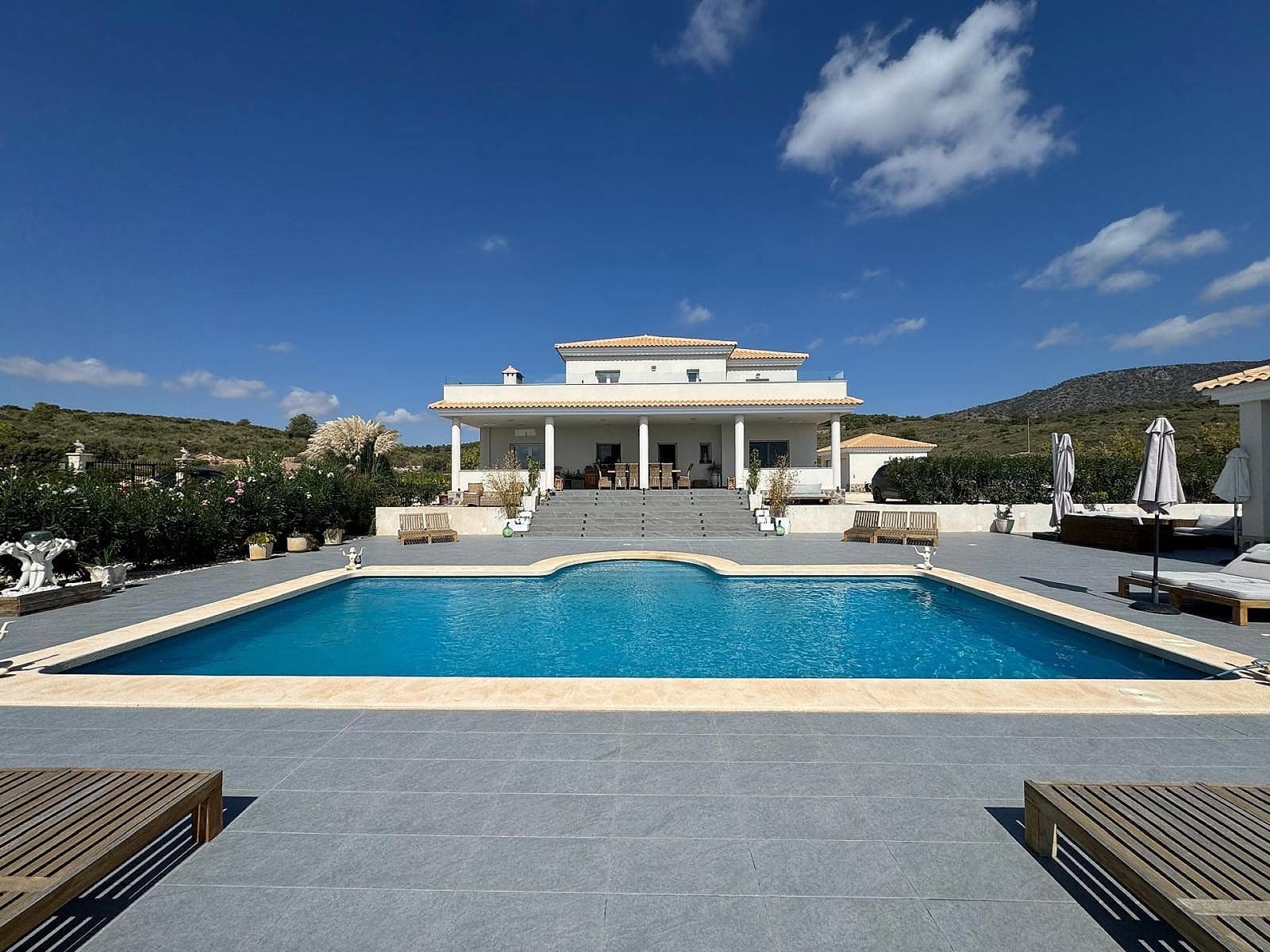 5 Zimmer Villa zu verkaufen in Pinoso mit Pool Garage - 675.000 € (Ref: 9854817)