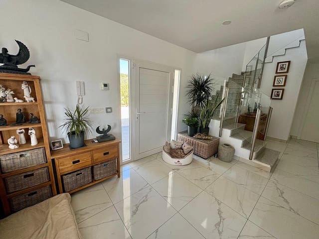 5 Zimmer Villa zu verkaufen in Pinoso mit Pool Garage - 675.000 € (Ref: 9854817)