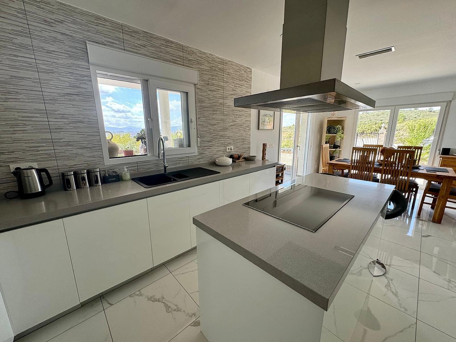 5 Zimmer Villa zu verkaufen in Pinoso mit Pool Garage - 675.000 € (Ref: 9854817)