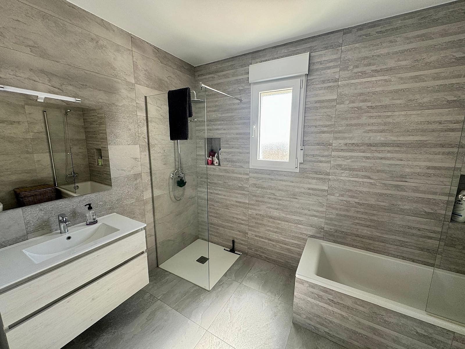 5 Zimmer Villa zu verkaufen in Pinoso mit Pool Garage - 675.000 € (Ref: 9854817)