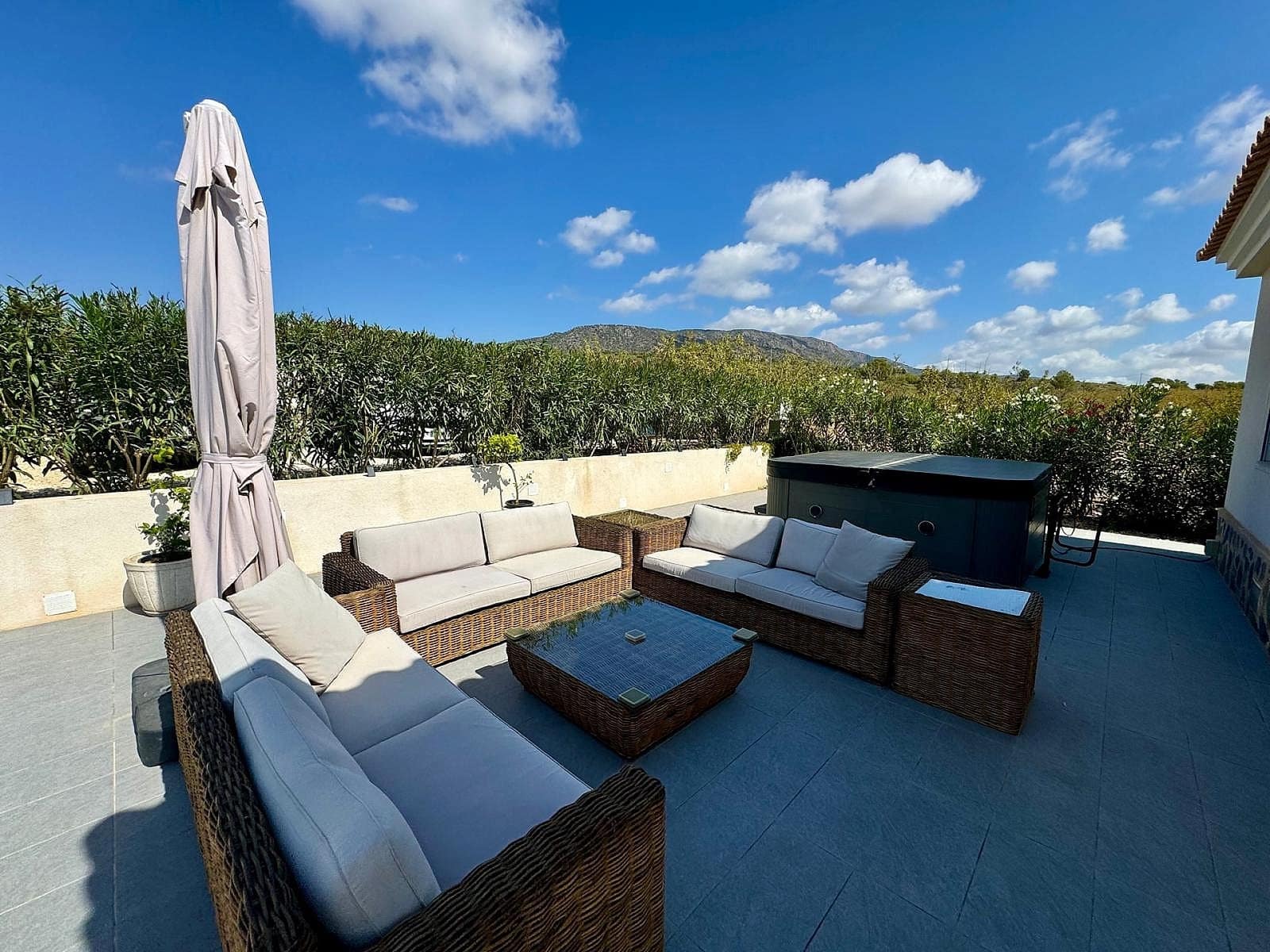 5 Zimmer Villa zu verkaufen in Pinoso mit Pool Garage - 675.000 € (Ref: 9854817)