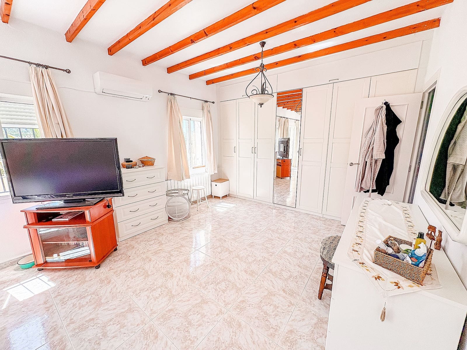 5 bedroom Villa for sale in Jumilla - € 449,995 (Ref: 9861507)