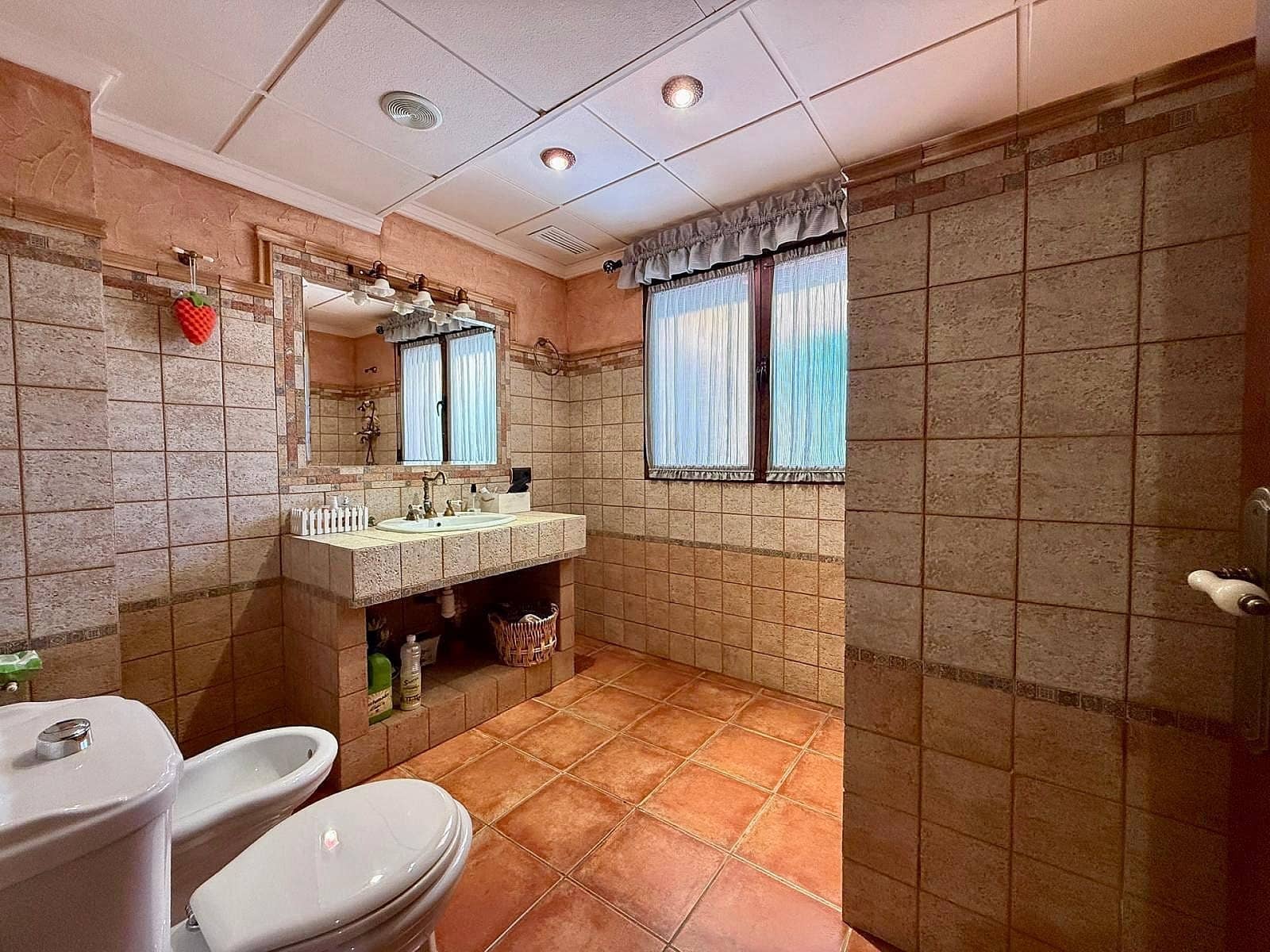 6 bedroom Villa for sale in Salinas - € 949,000 (Ref: 9863983)