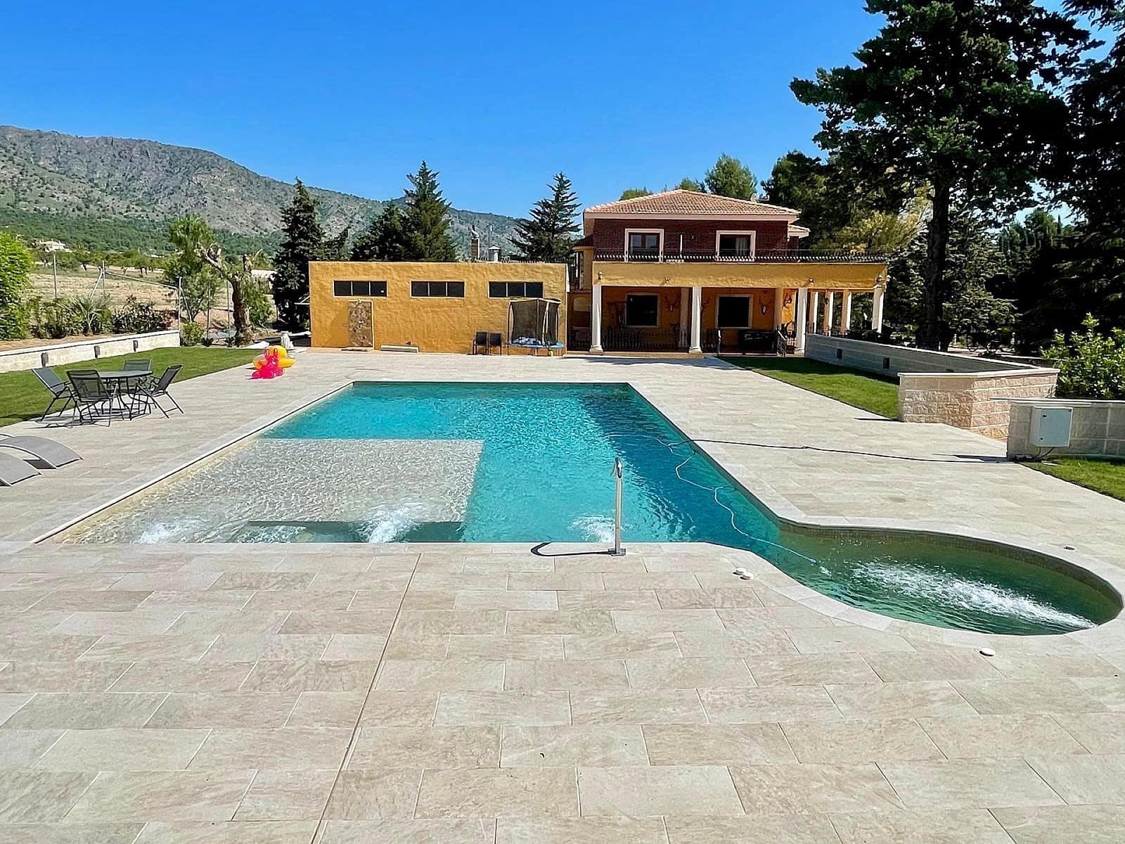 6 bedroom Villa for sale in Salinas - € 949,000 (Ref: 9863983)