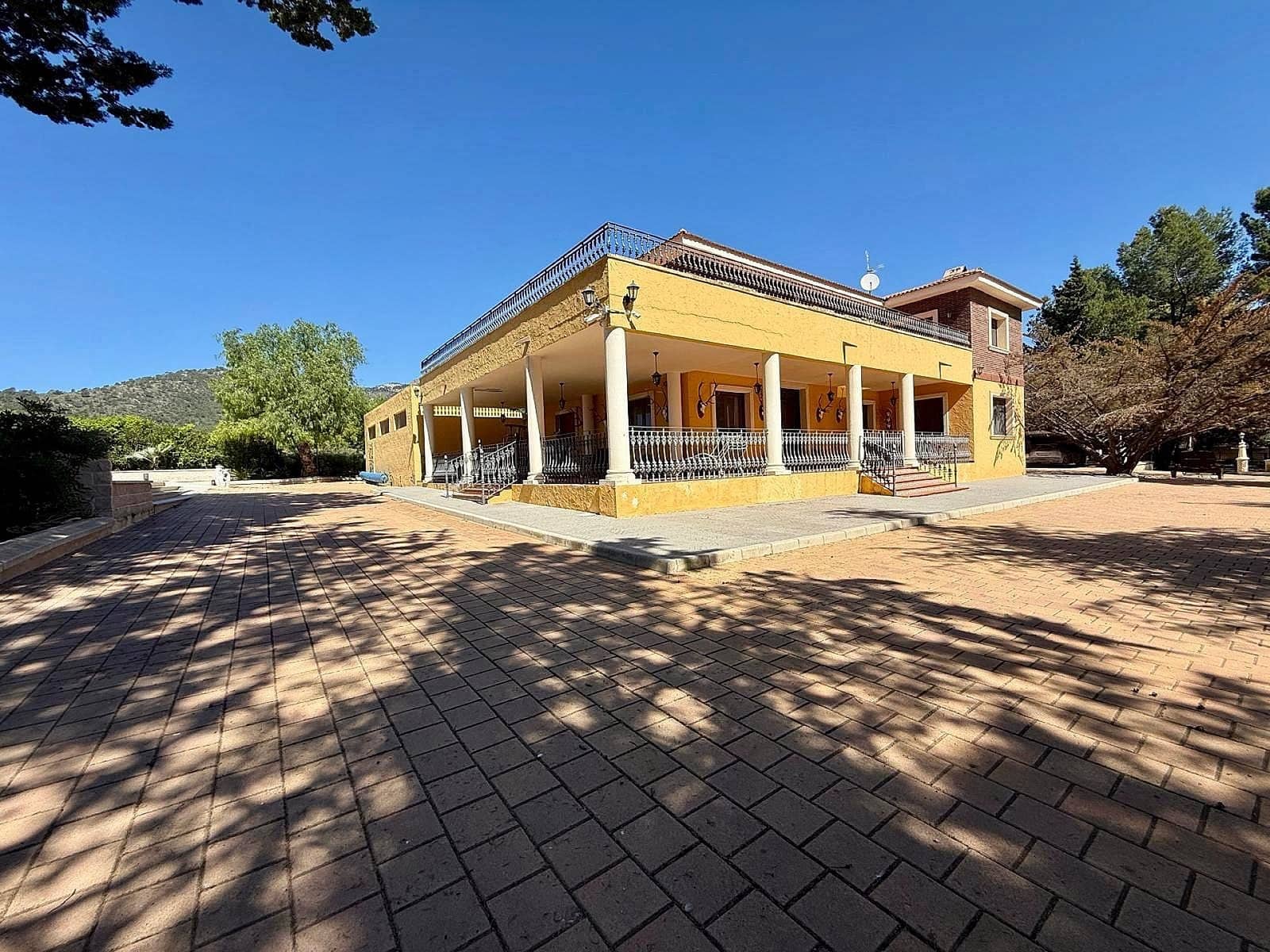 6 bedroom Villa for sale in Salinas - € 949,000 (Ref: 9863983)