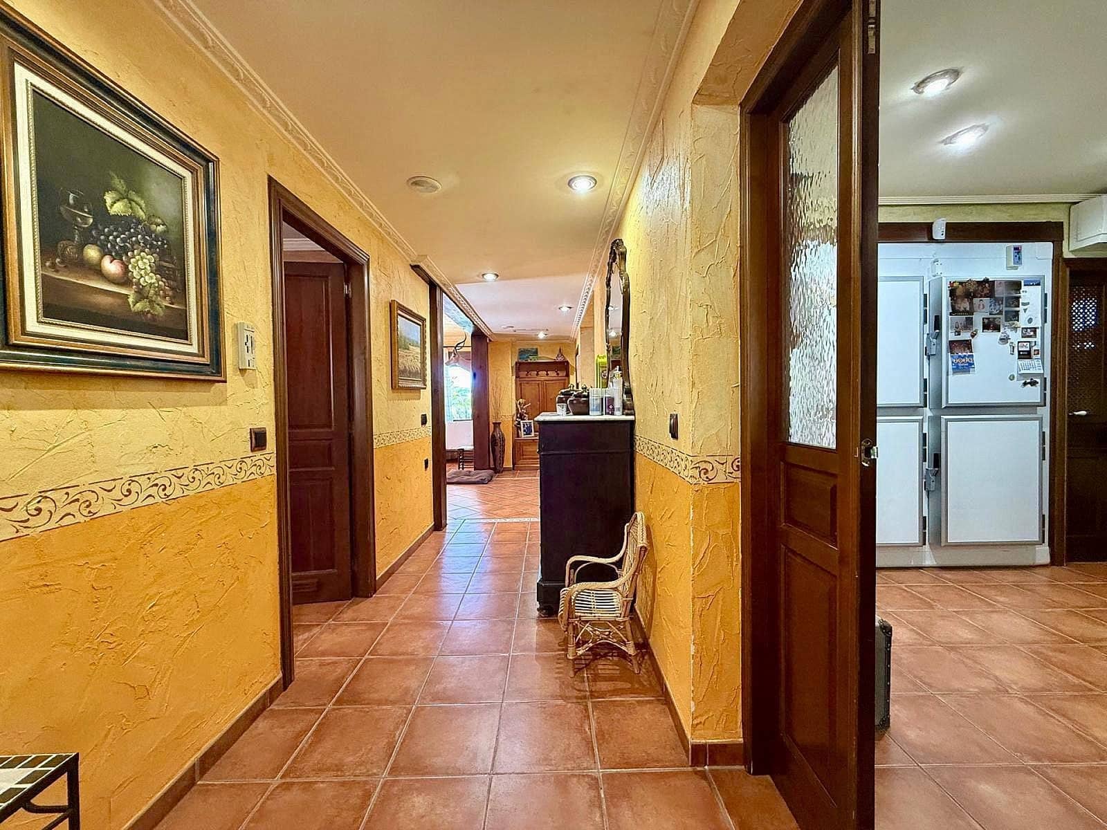 6 bedroom Villa for sale in Salinas - € 949,000 (Ref: 9863983)