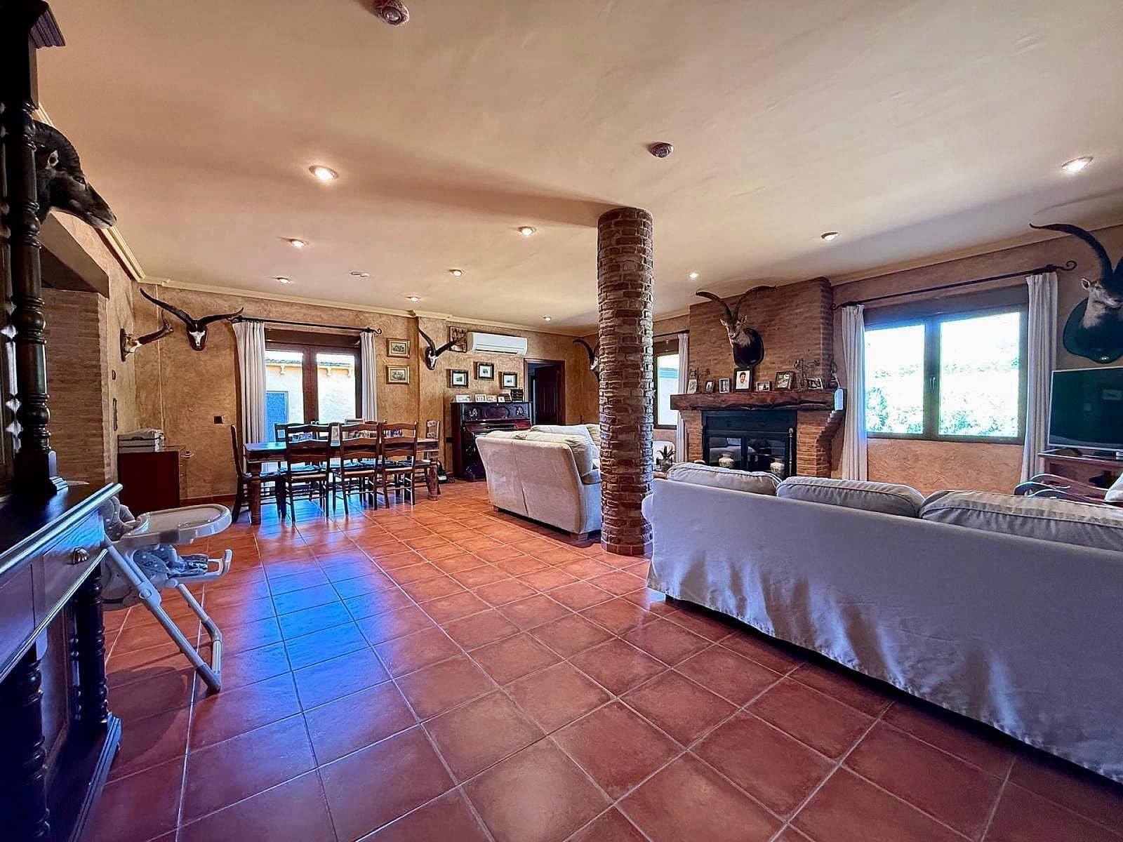 6 bedroom Villa for sale in Salinas - € 949,000 (Ref: 9863983)