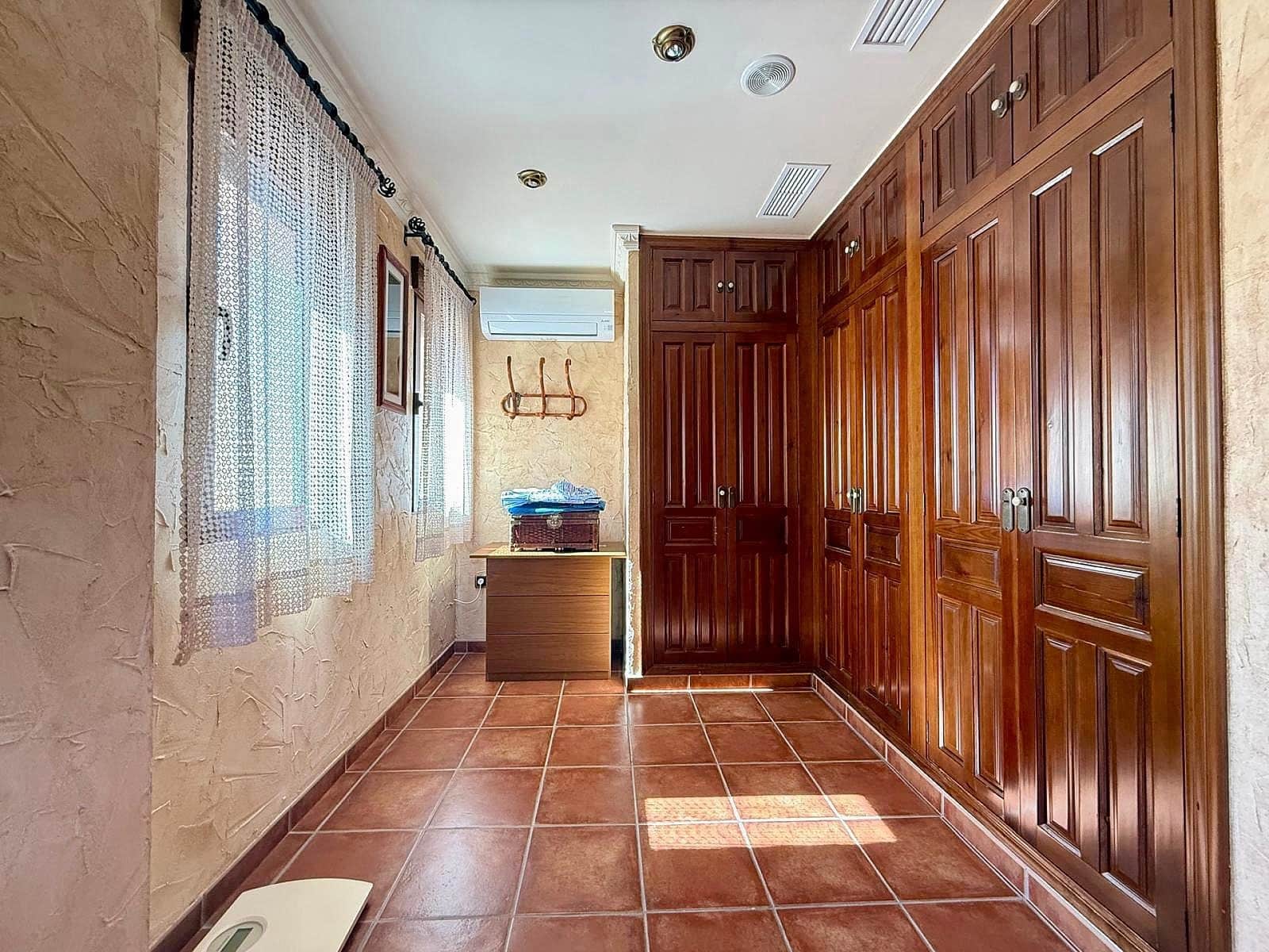 6 bedroom Villa for sale in Salinas - € 949,000 (Ref: 9863983)