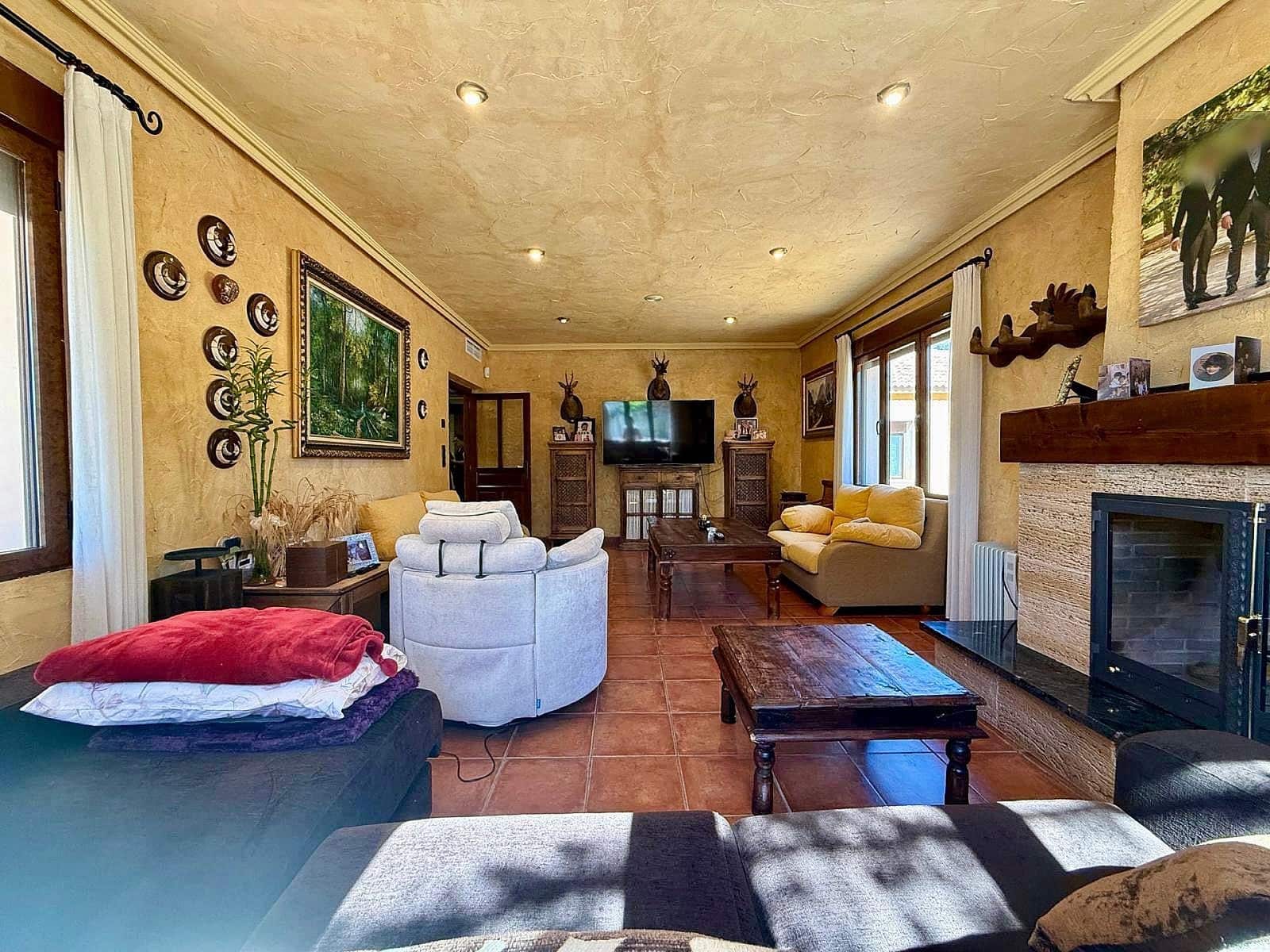 6 bedroom Villa for sale in Salinas - € 949,000 (Ref: 9863983)