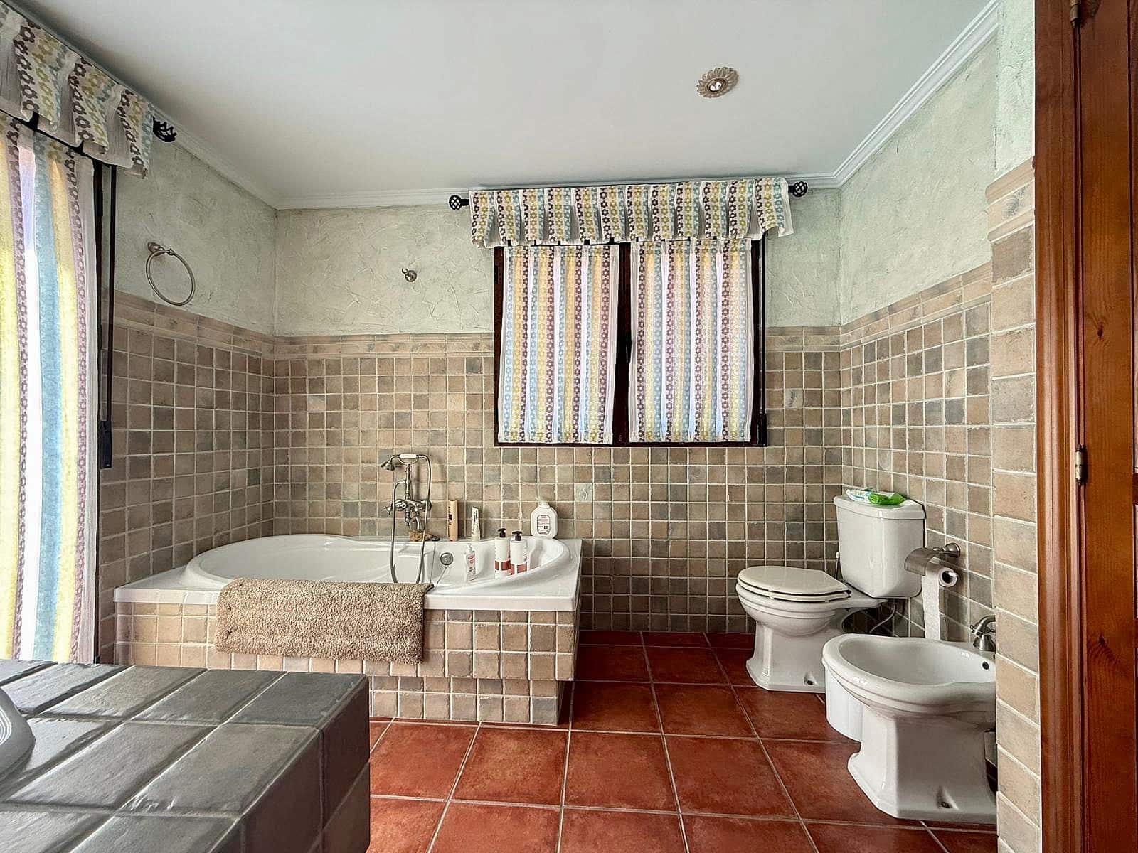 6 bedroom Villa for sale in Salinas - € 949,000 (Ref: 9863983)