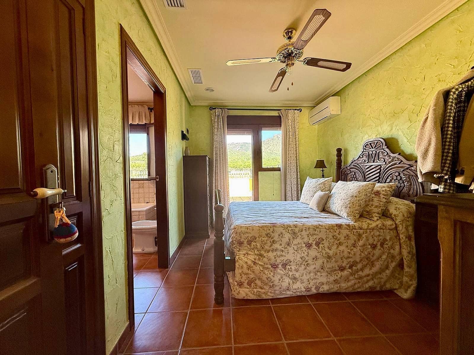 6 bedroom Villa for sale in Salinas - € 949,000 (Ref: 9863983)