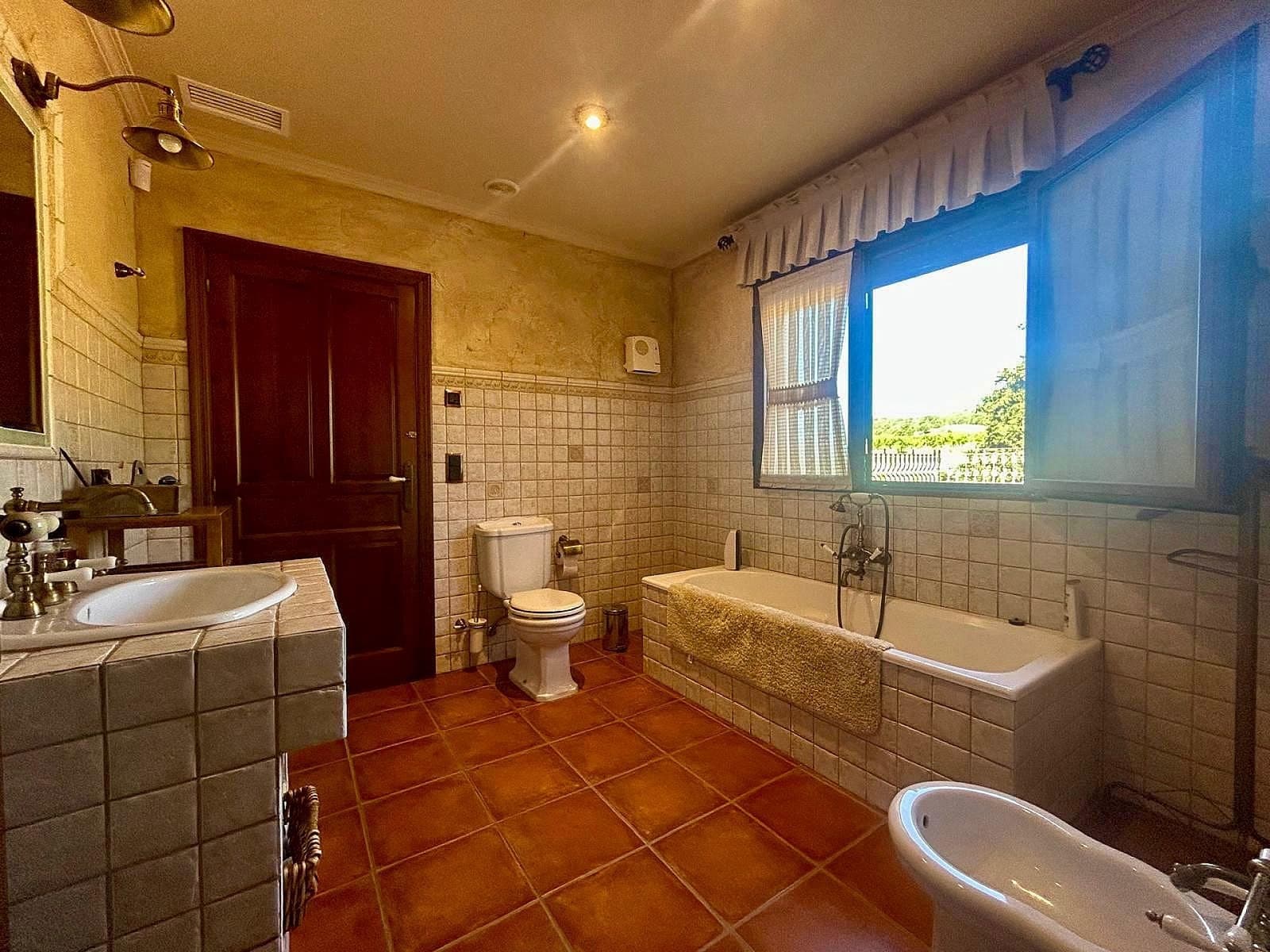 6 bedroom Villa for sale in Salinas - € 949,000 (Ref: 9863983)