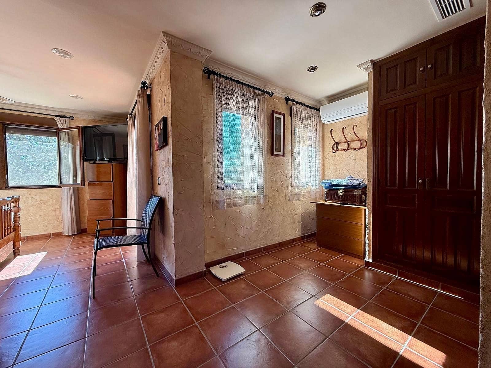 6 bedroom Villa for sale in Salinas - € 949,000 (Ref: 9863983)