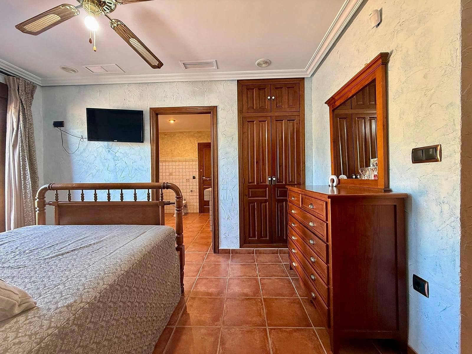 6 bedroom Villa for sale in Salinas - € 949,000 (Ref: 9863983)