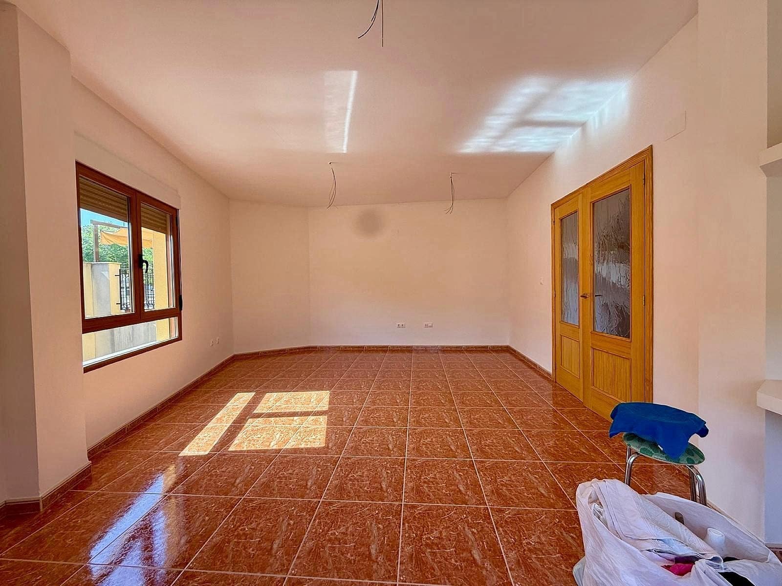4 bedroom Townhouse for sale in Pinoso - € 240,000 (Ref: 9863985)