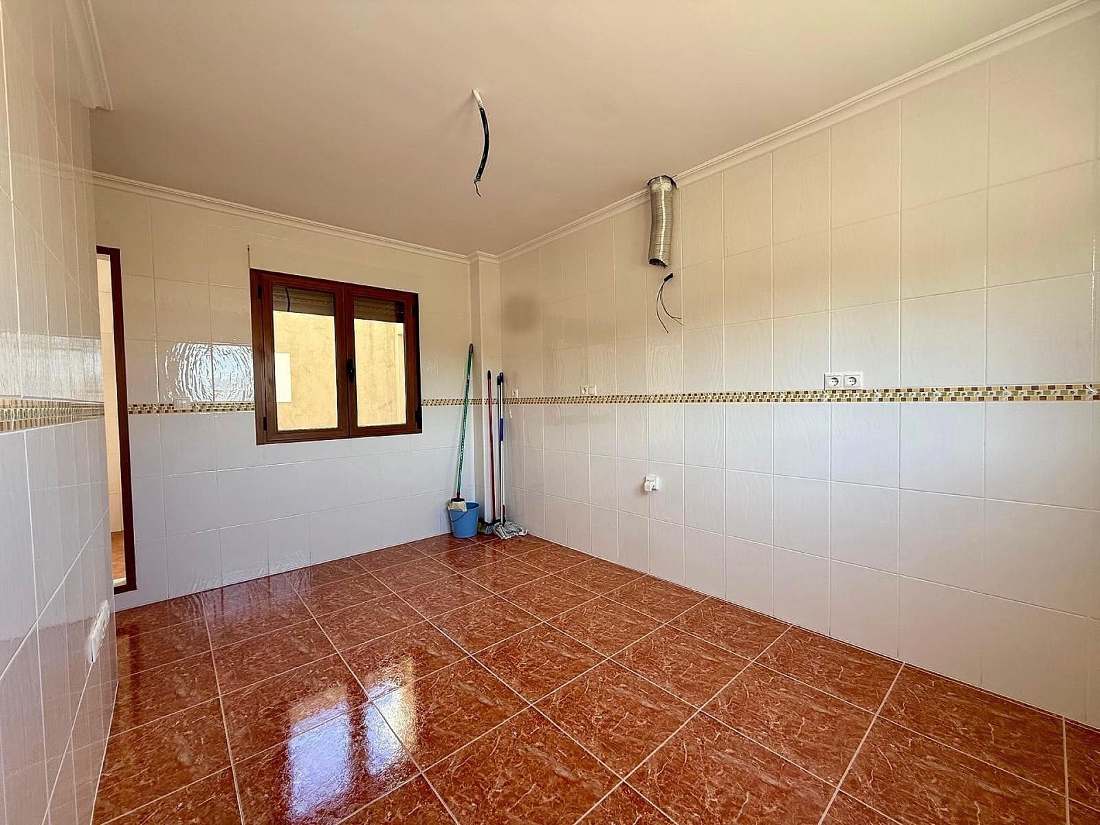 4 bedroom Townhouse for sale in Pinoso - € 240,000 (Ref: 9863985)