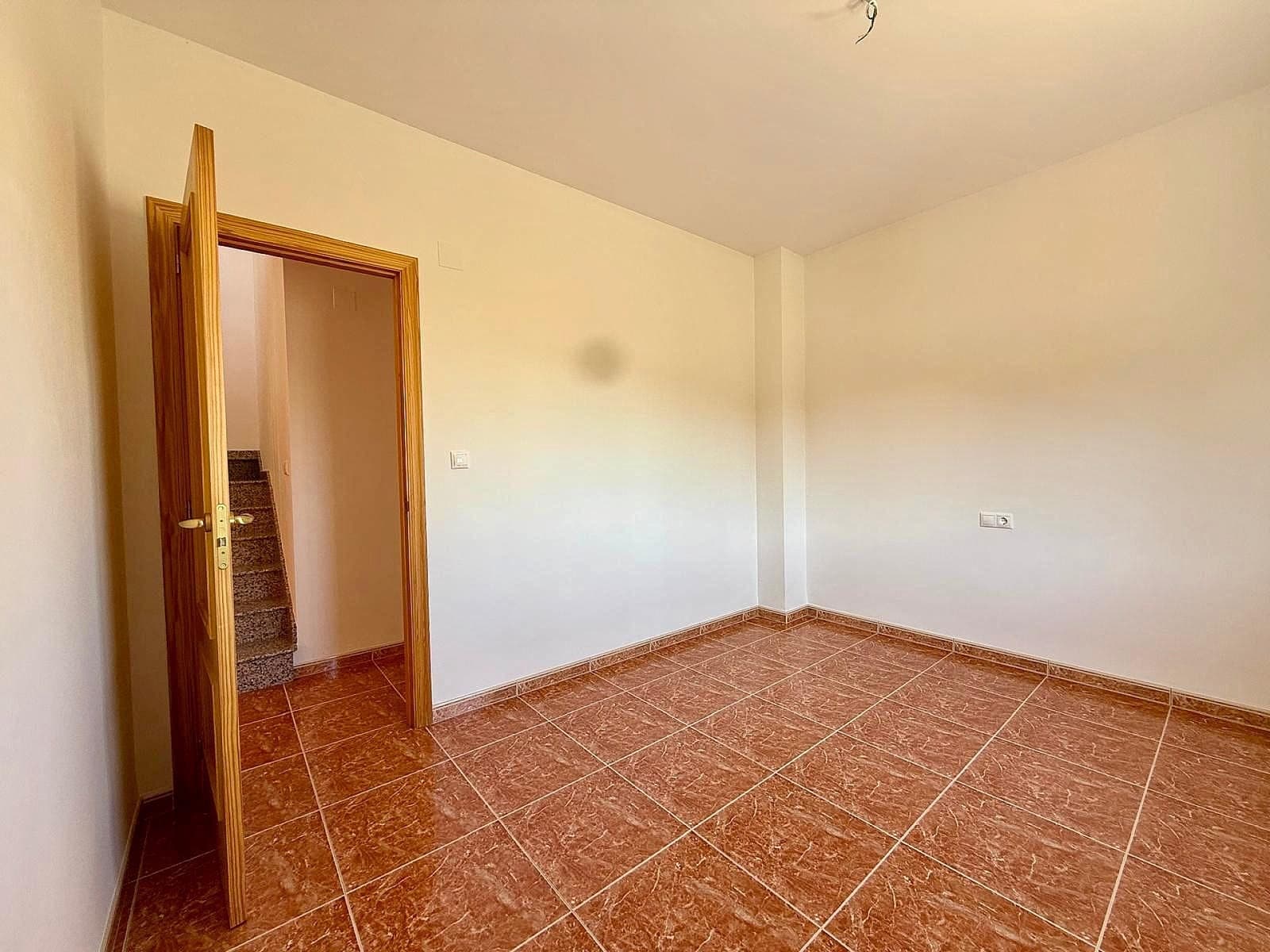 4 bedroom Townhouse for sale in Pinoso - € 240,000 (Ref: 9863985)
