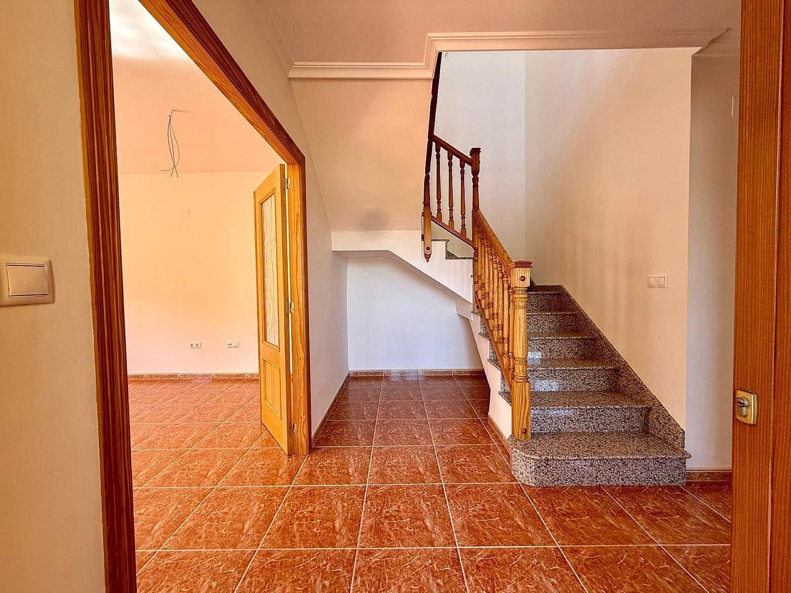4 bedroom Townhouse for sale in Pinoso - € 240,000 (Ref: 9863985)