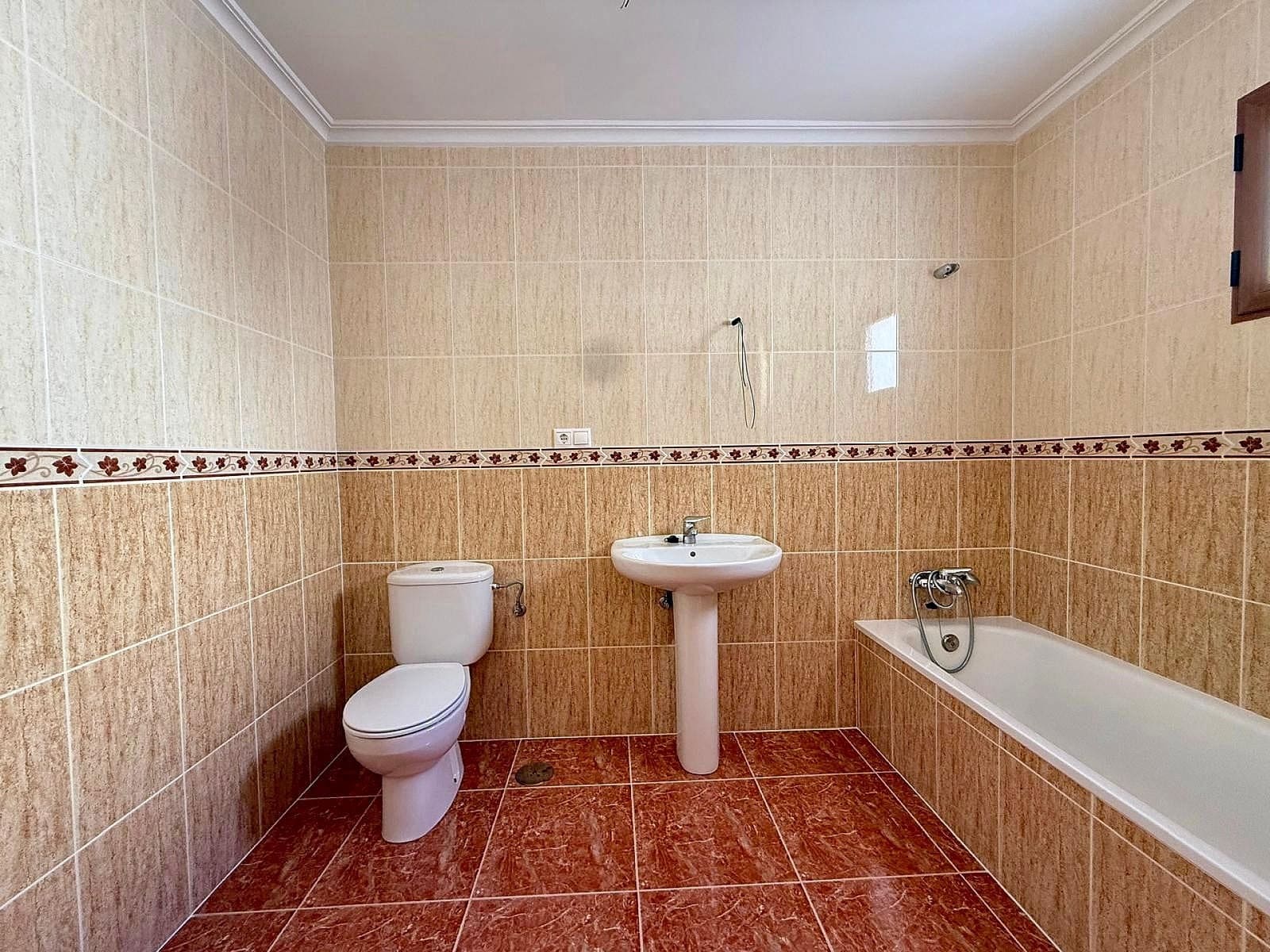 4 bedroom Townhouse for sale in Pinoso - € 240,000 (Ref: 9863985)