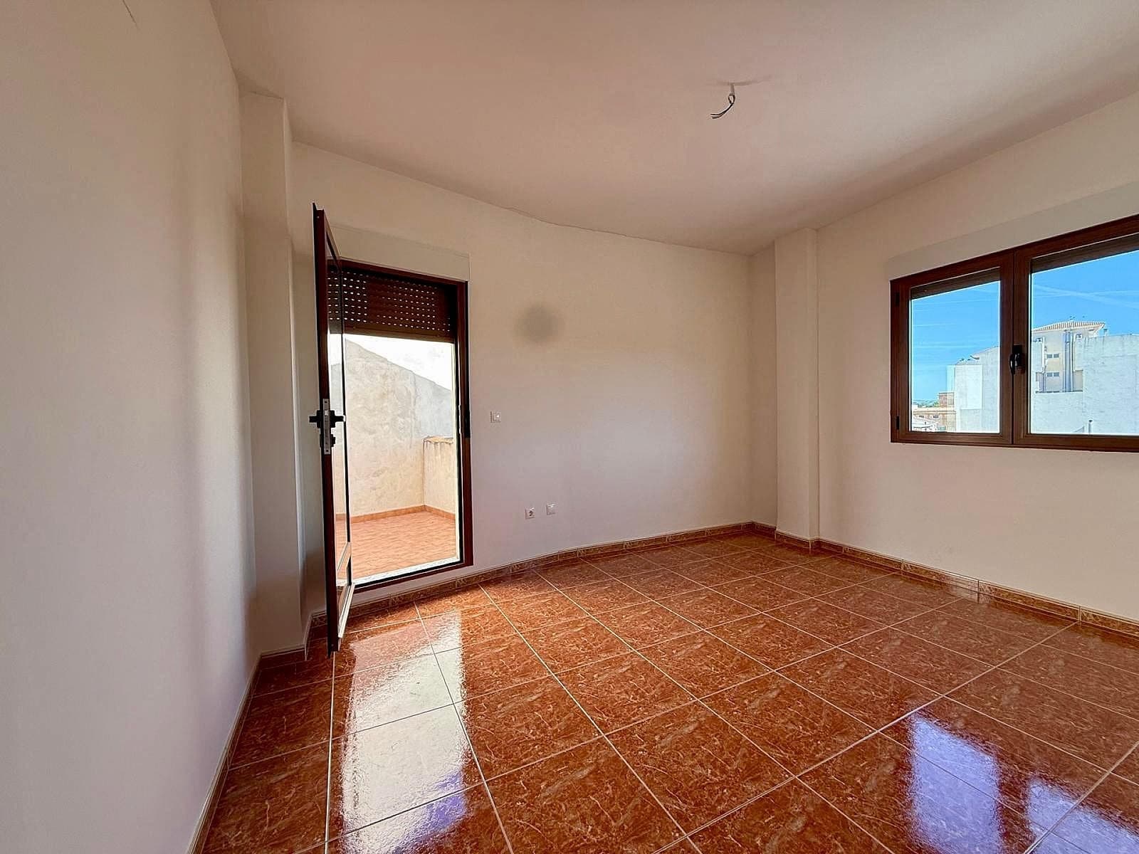 4 bedroom Townhouse for sale in Pinoso - € 240,000 (Ref: 9863985)