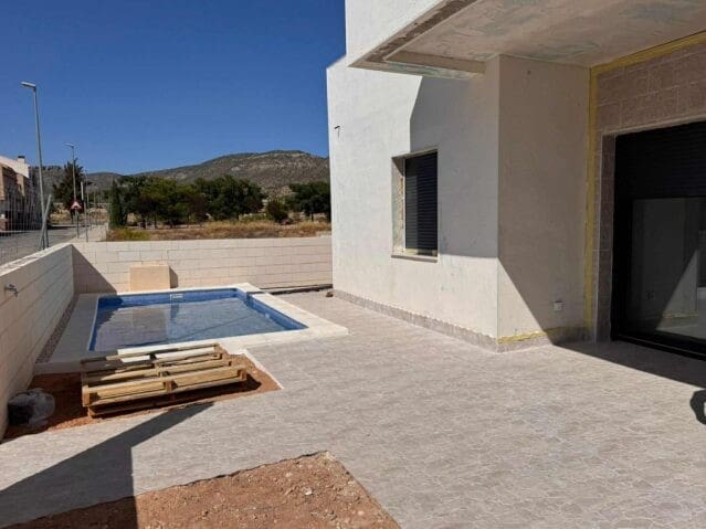3 quarto Moradia para venda em La Romana com piscina garagem - 270 000 € (Ref: 9906848)