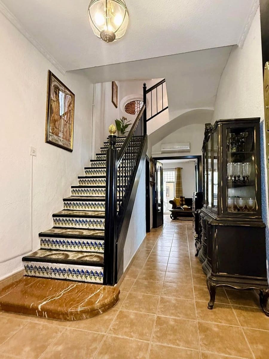 6 soveværelse Byhus til salg i Pinoso - € 325.000 (Ref: 9906852)