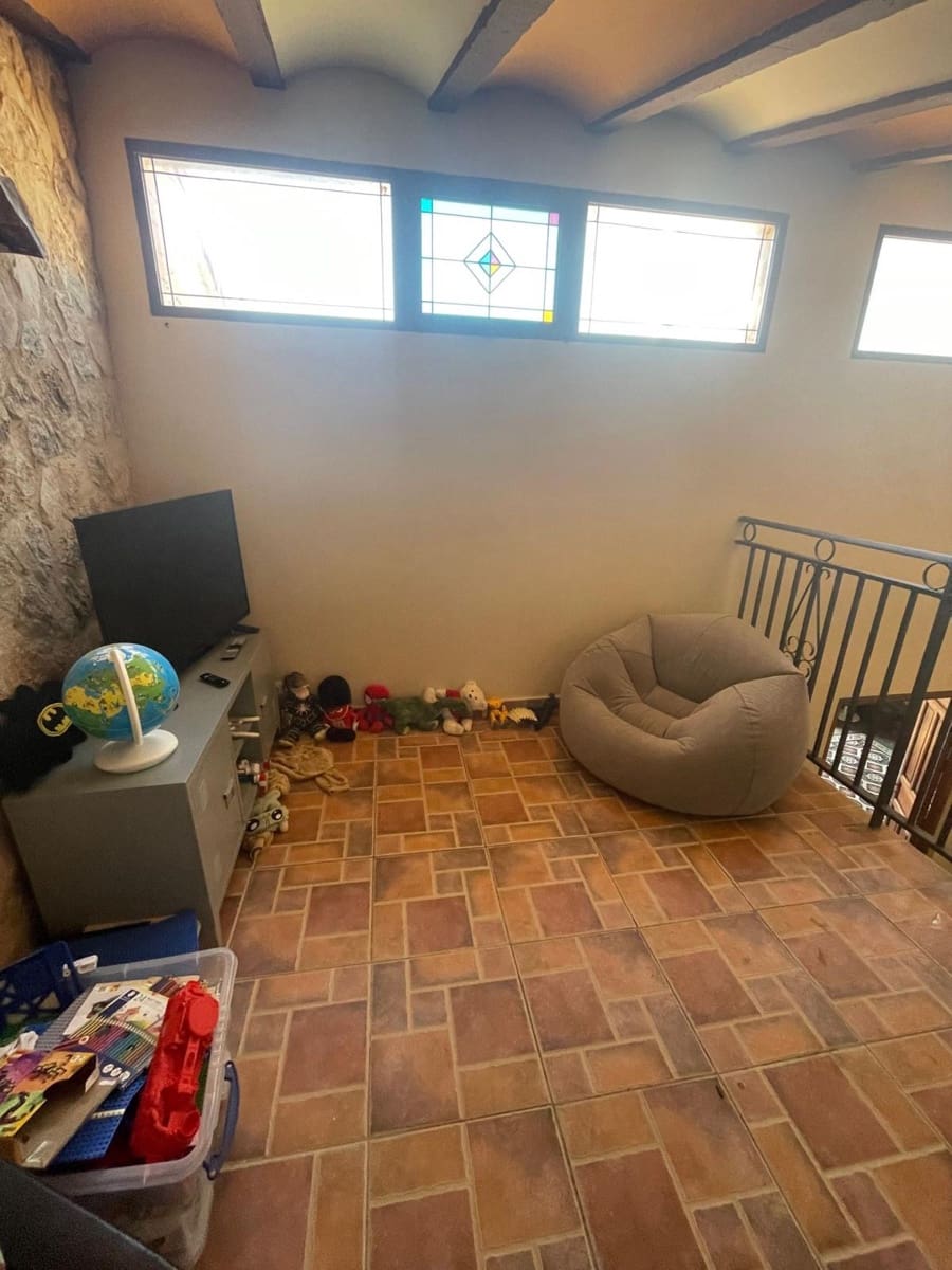 3 quarto Comercial para venda em Pinoso com garagem - 370 000 € (Ref: 9921637)