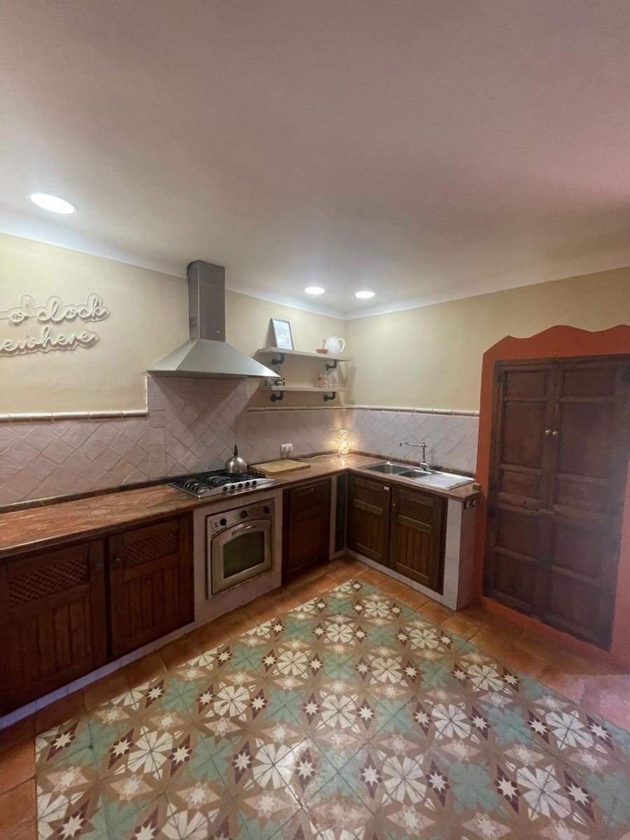 3 quarto Comercial para venda em Pinoso com garagem - 370 000 € (Ref: 9921637)