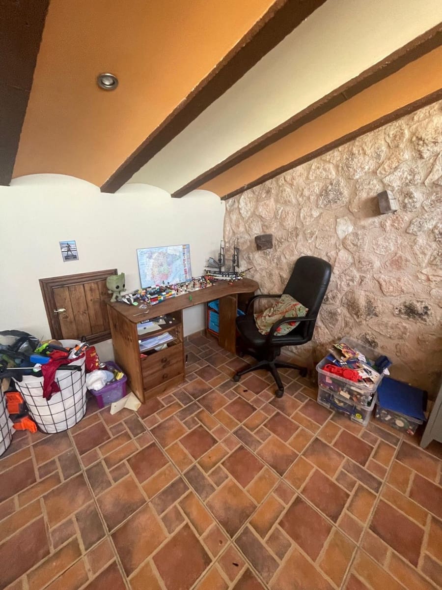 3 quarto Comercial para venda em Pinoso com garagem - 370 000 € (Ref: 9921637)