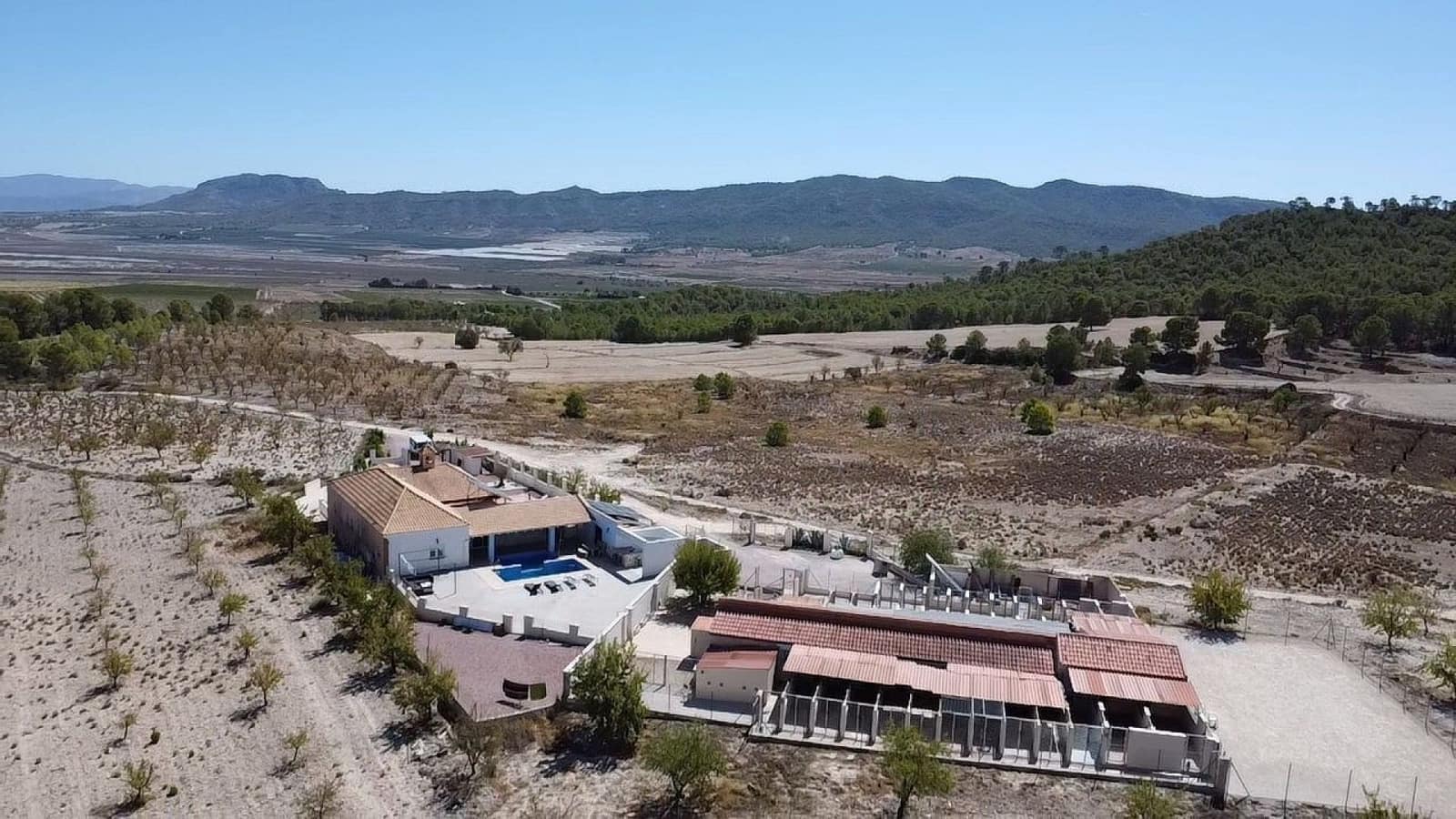 Local Comercial de 4 habitaciones en Salinas en venta con piscina - 695.000 € (Ref: 9928672)