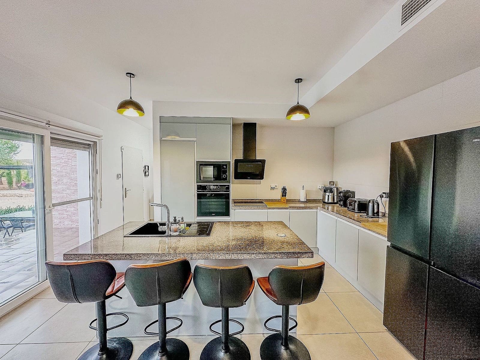 3 bedroom Villa for sale in Pinoso with pool - € 289,995 (Ref: 9937463)