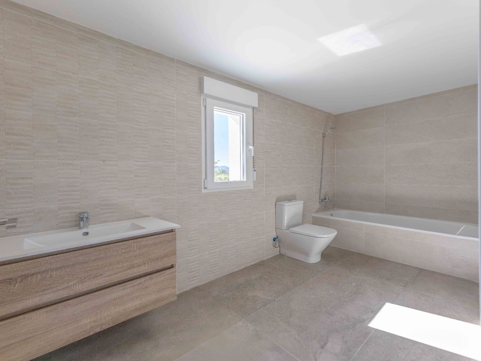 3 bedroom Villa for sale in Pinoso with pool - € 289,995 (Ref: 9937463)
