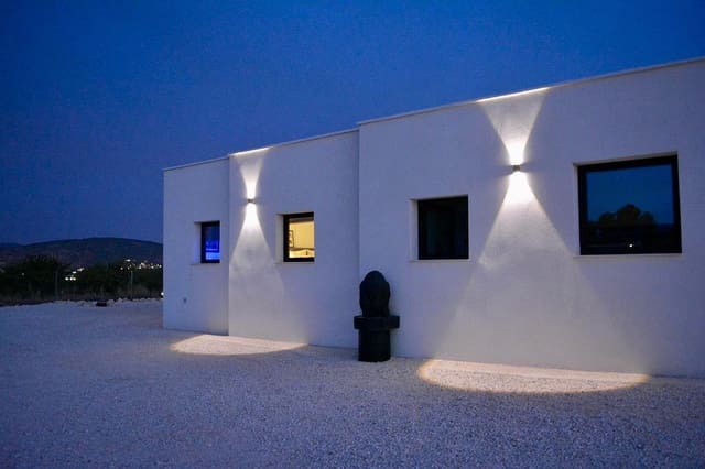5 soveværelse Villa til salg i Pinoso med swimmingpool garage - € 679.995 (Ref: 9946918)