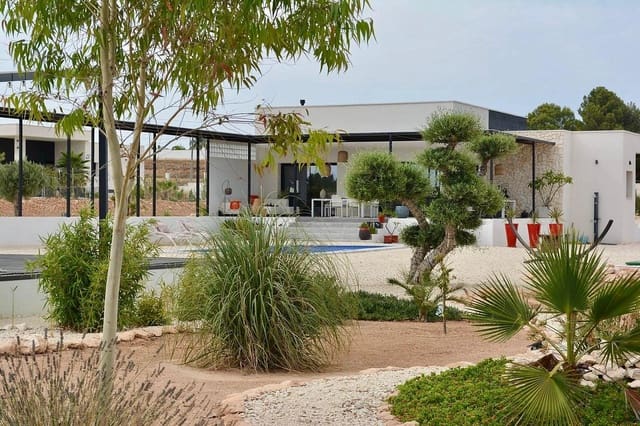 5 soveværelse Villa til salg i Pinoso med swimmingpool garage - € 679.995 (Ref: 9946918)