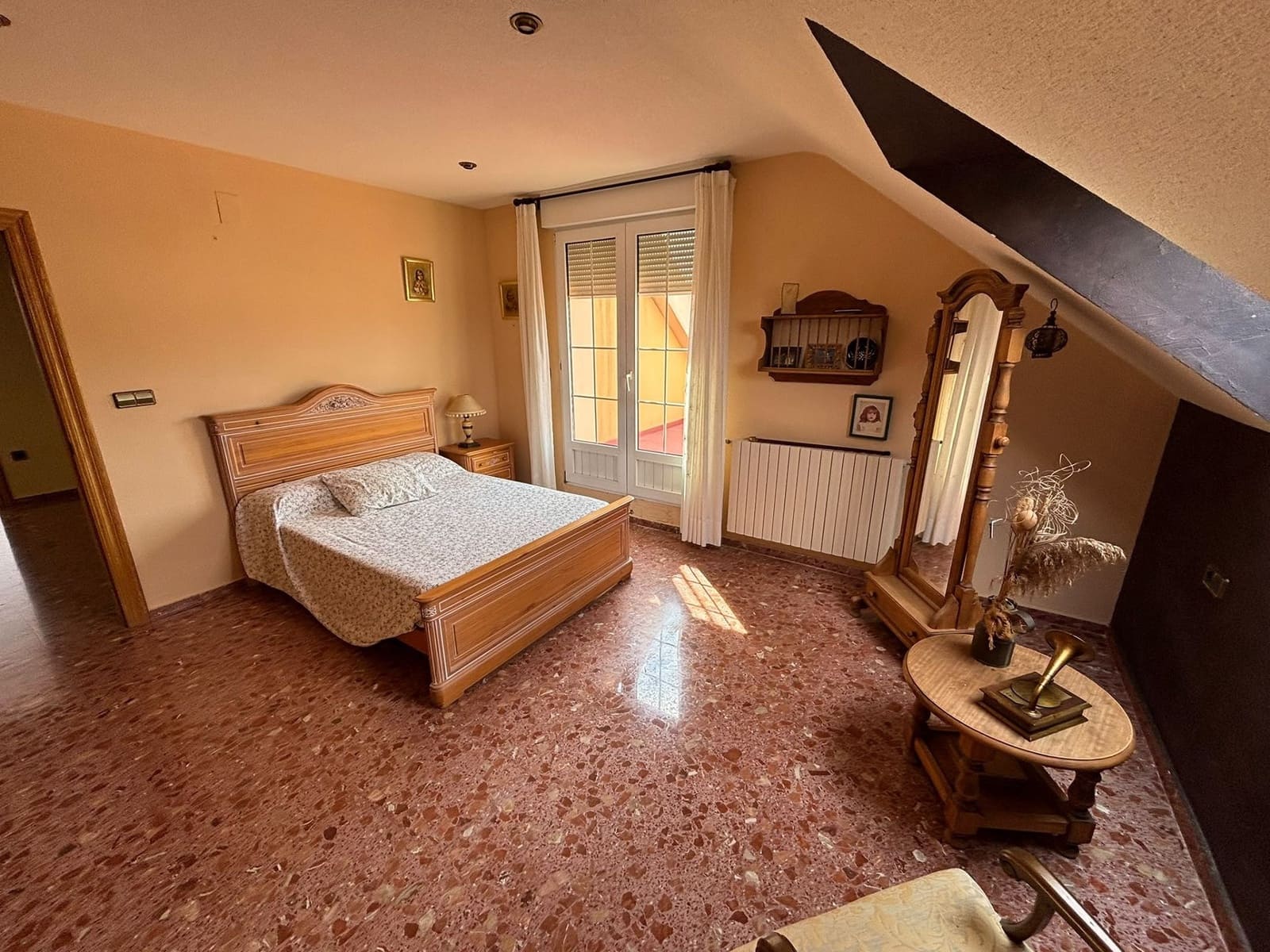 8 sypialnia Willa na sprzedaż w Yecla z basenem garażem - 549 000 € (Ref: 9953648)
