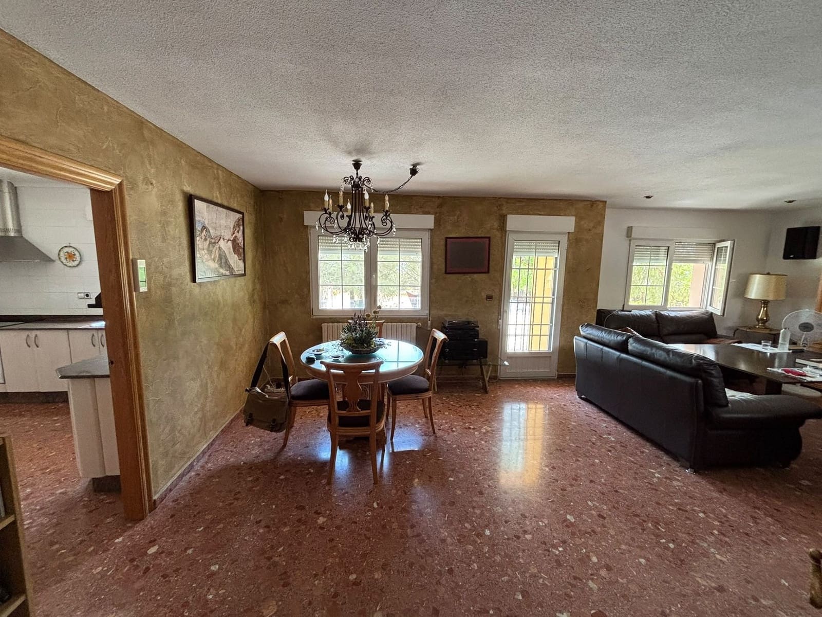 8 sypialnia Willa na sprzedaż w Yecla z basenem garażem - 549 000 € (Ref: 9953648)