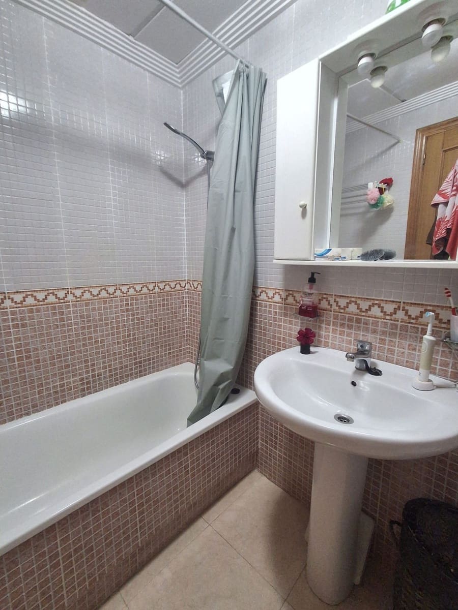 4 bedroom Apartment for sale in Catral with pool garage - € 215,000 (Ref: 9961918)