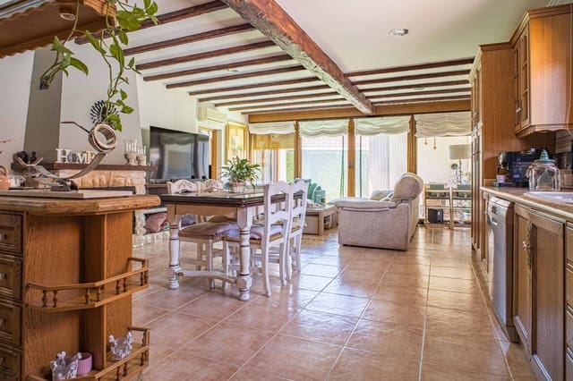 4 soveværelse Villa til salg i Pinoso med garage - € 299.950 (Ref: 9966076)