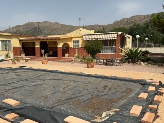 4 soveværelse Villa til salg i La Romana med swimmingpool - € 259.950 (Ref: 9972783)