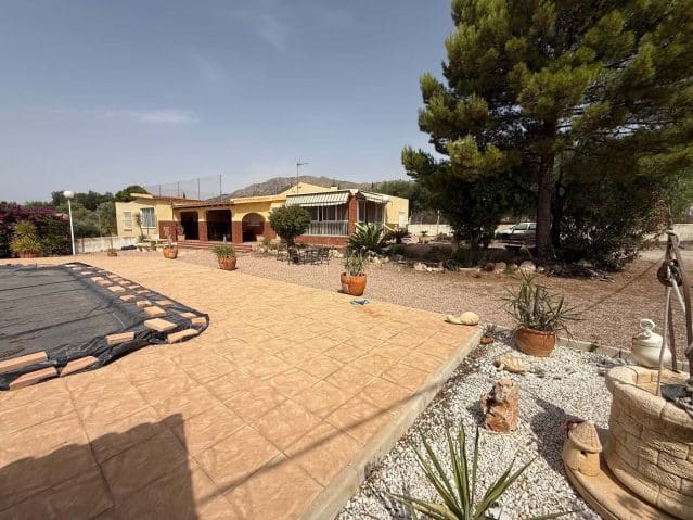 4 soveværelse Villa til salg i La Romana med swimmingpool - € 259.950 (Ref: 9972783)