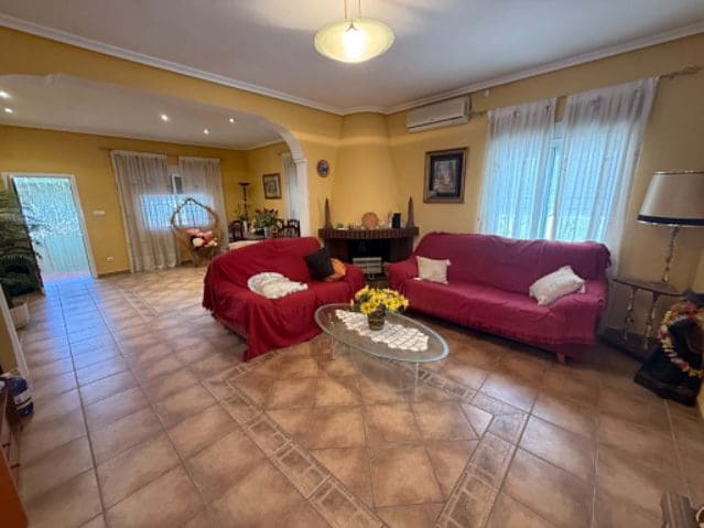 4 soveværelse Villa til salg i La Romana med swimmingpool - € 259.950 (Ref: 9972783)