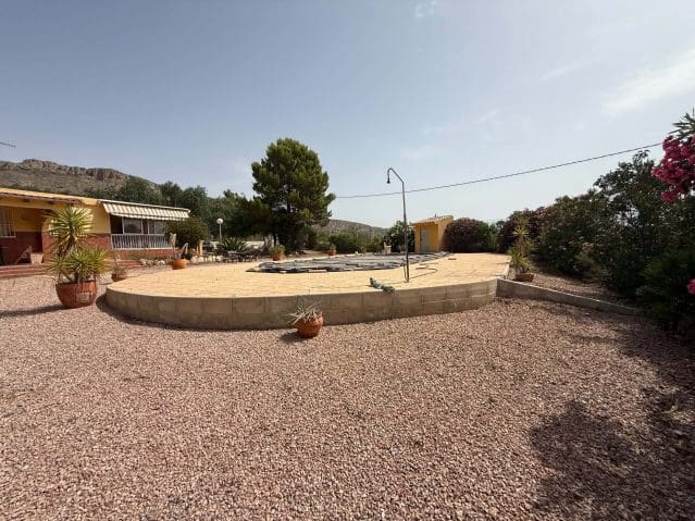 4 soveværelse Villa til salg i La Romana med swimmingpool - € 259.950 (Ref: 9972783)