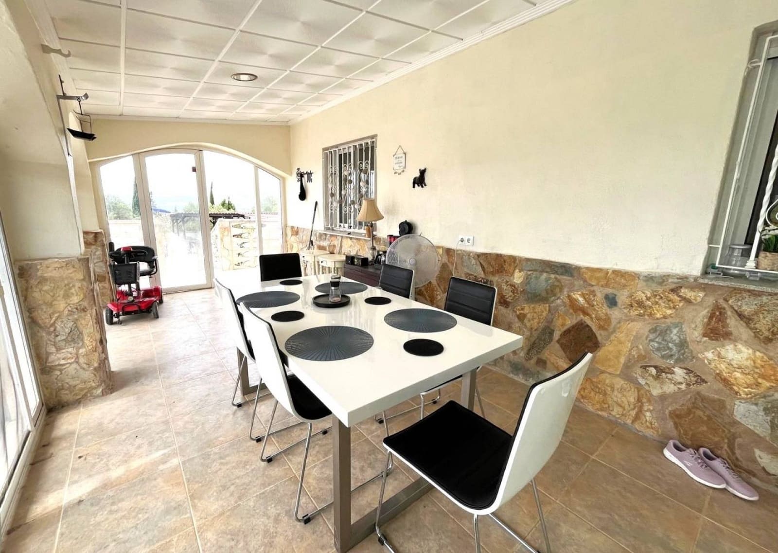 3 soverom Finca/Herregård til salgs i Sax med svømmebasseng garasje - € 299 999 (Ref: 9978124)