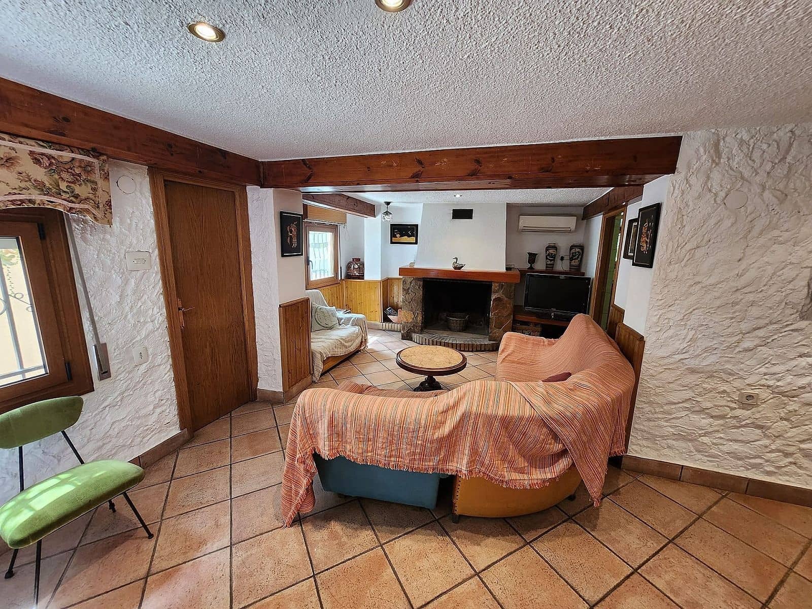 5 soveværelse Villa til salg i Sax med swimmingpool garage - € 350.000 (Ref: 9993755)